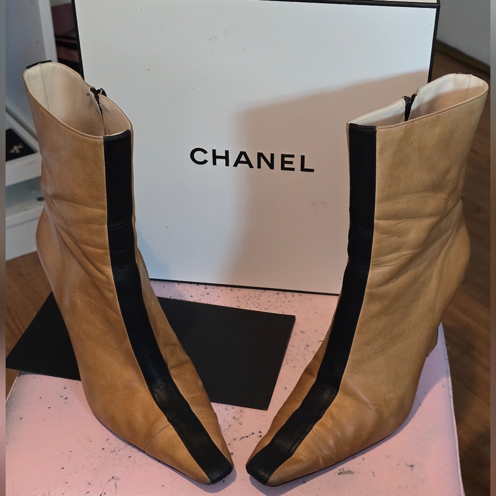 CHANEL Vintage Lambskin Beige and Black Heeled Boots